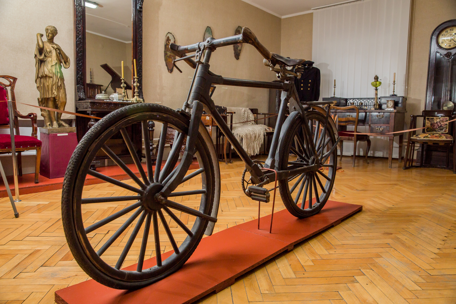 (Українська) Велосипед як частина кола історії