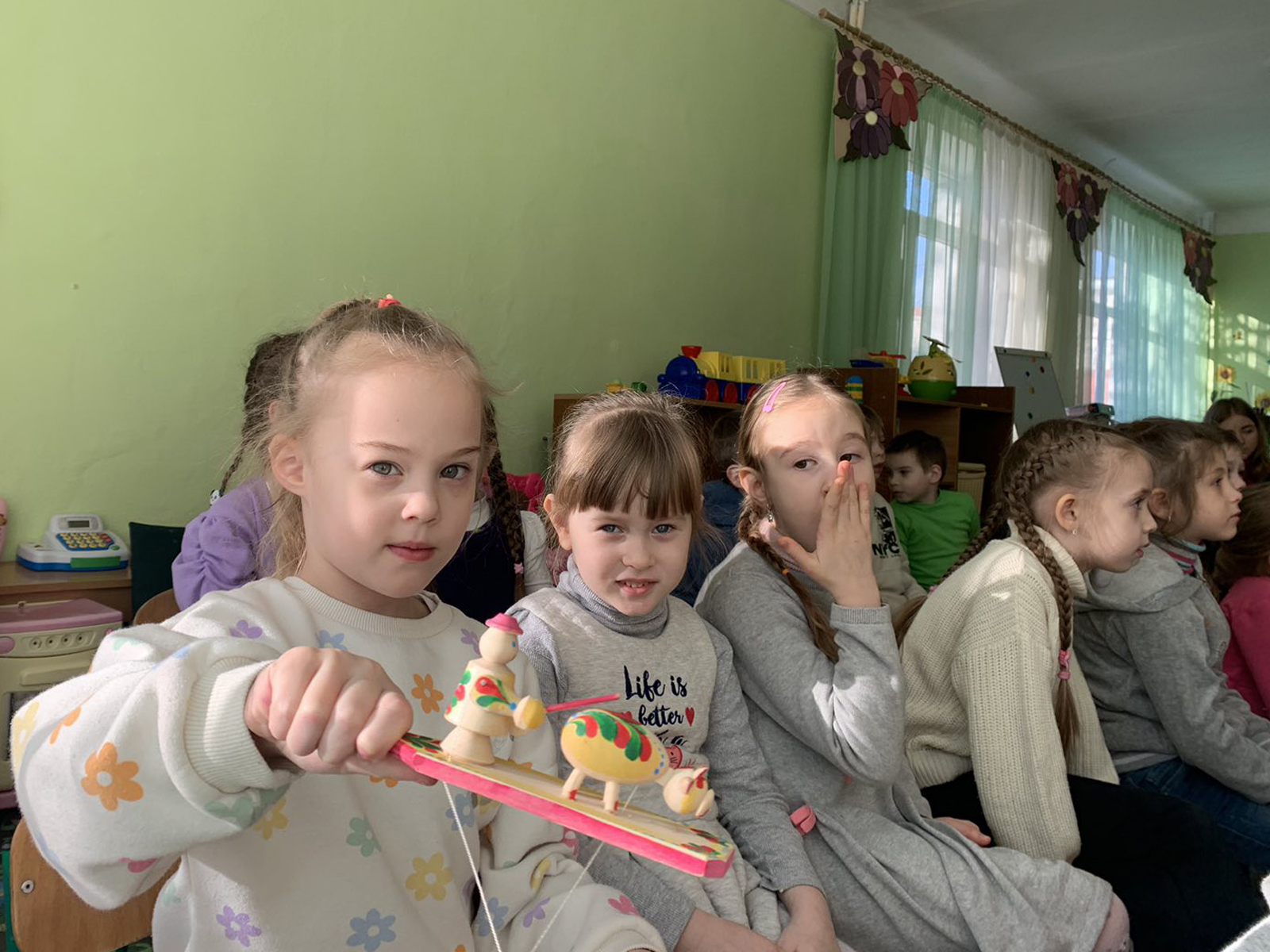 (Українська) Знайомство з народною іграшкою